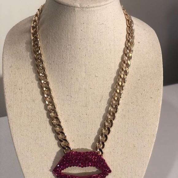 Lip Necklace - Picture 3 of 4